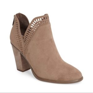 Vince Camuto 9.5 Fileana Taupe Bootie